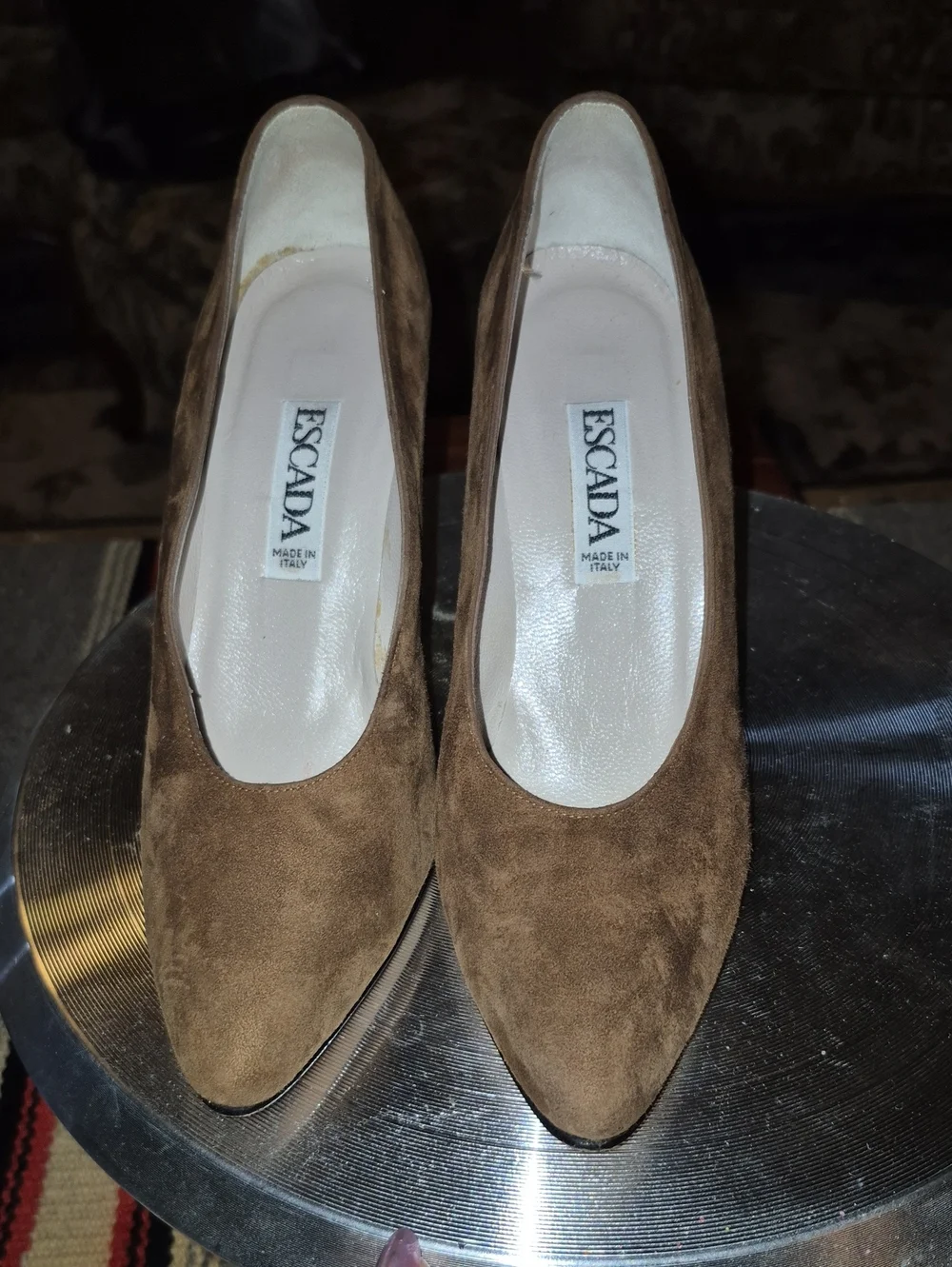 Escada:Made In Italy:Tan Suede/Gold Trim Stunning Italian Leather.Vintage Sz.6AA